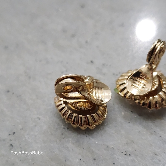 Vintage TJG Red Heart Clip-On Earrings | Gold Tone Beaded Border - Picture 4 of 9